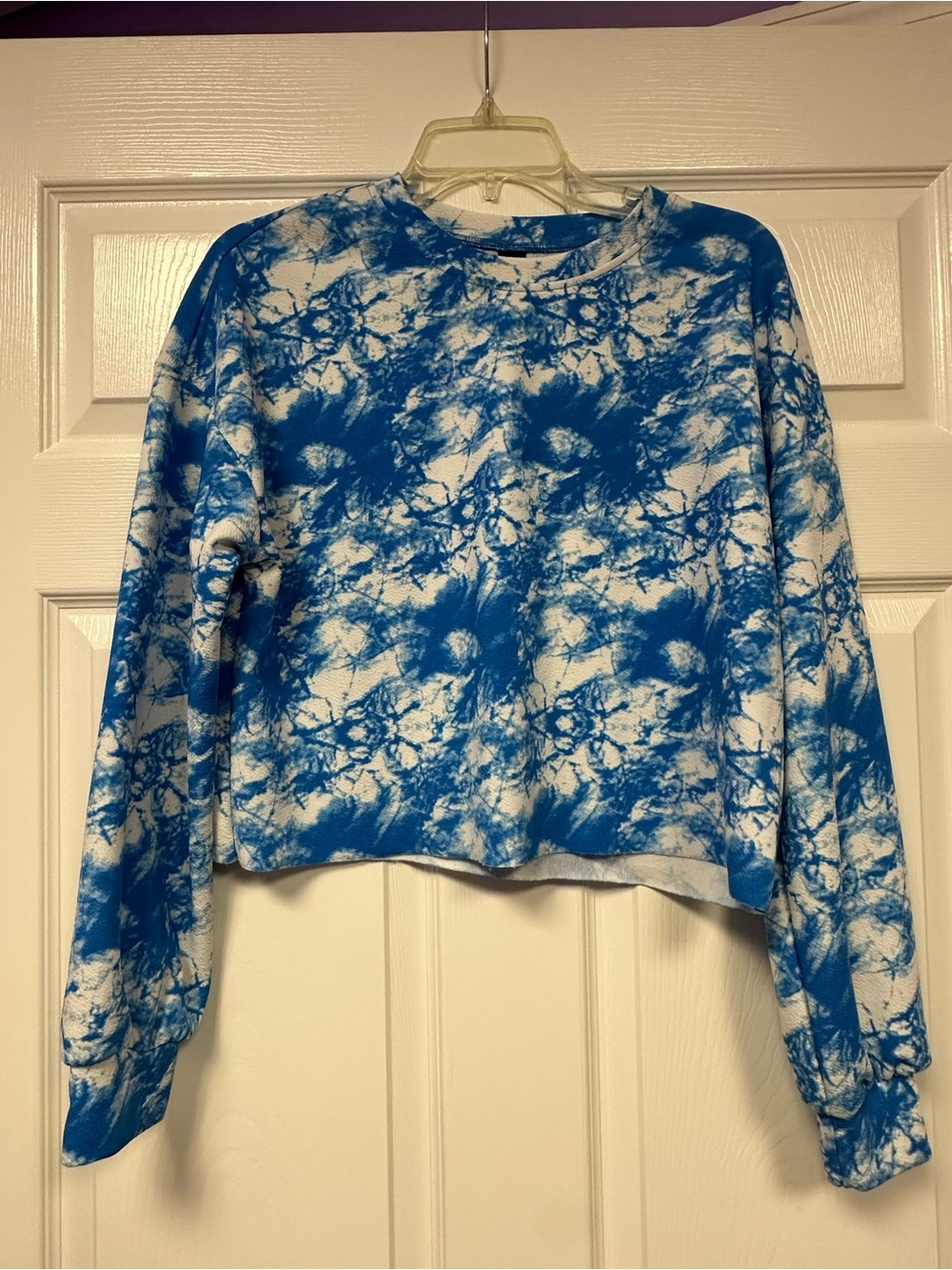 SHEIN Blue and White Tie-Dye Cropped Crewneck Sweatshirt
